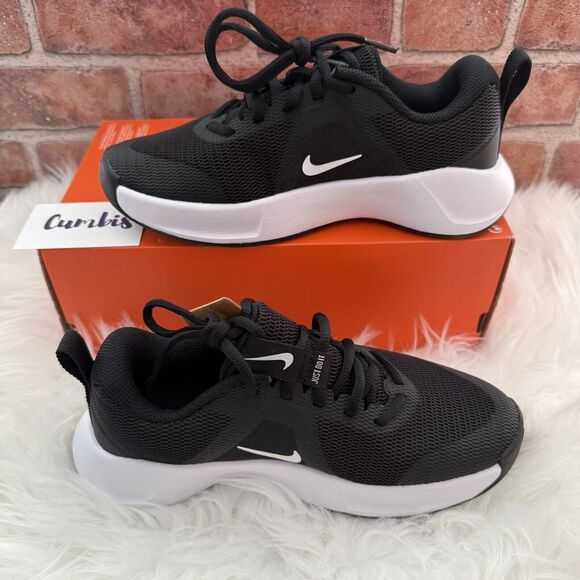 Nike Women’s MC Trainer 3 Workout Running Shoes Black/White Size 5.5 New - Picture 2 of 9